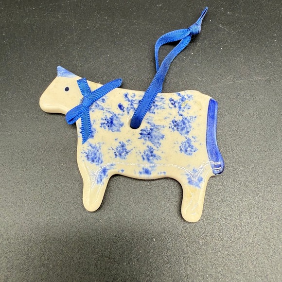 Vintage Midwest Blue Sponged Ceramic Cow Ornament Flatback with Ribbon Accent - Picture 1 of 6
